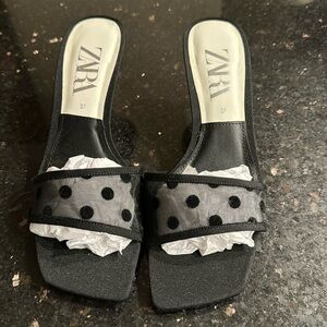 NWOT Zara Polka Dot Slides with kitten heels.